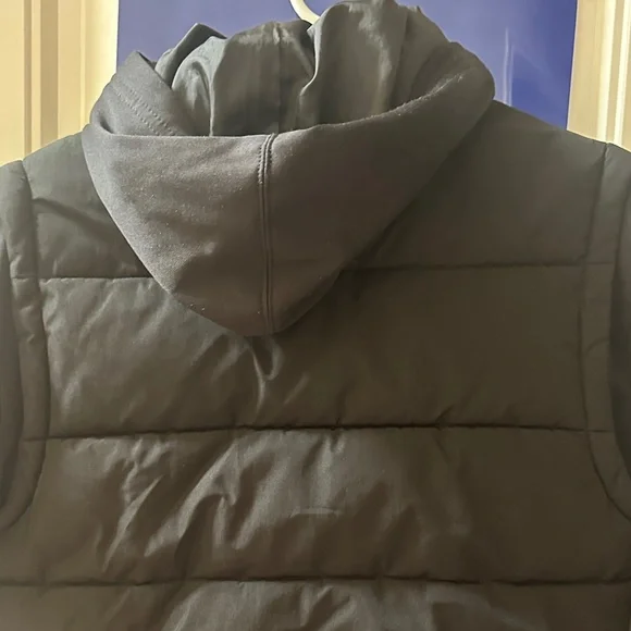 Jordan Black and Red Puffer Vest with Hoodie - Picture 3 of 6